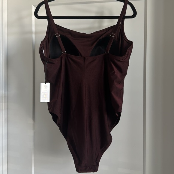Shade & Shore Women's High Leg Cheeky One Piece
Swimsuit Brown Size 20 New - Picture 7 of 9